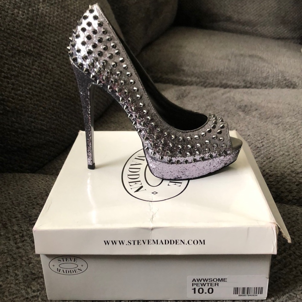 Steve Madden “Awwsome” Spiked Heels Size 10